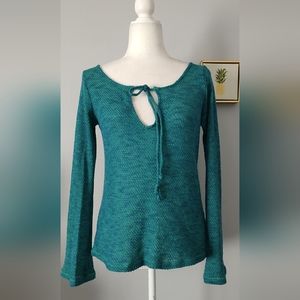 Hangten sweater size small color green fit and flare v neck good condition Soft